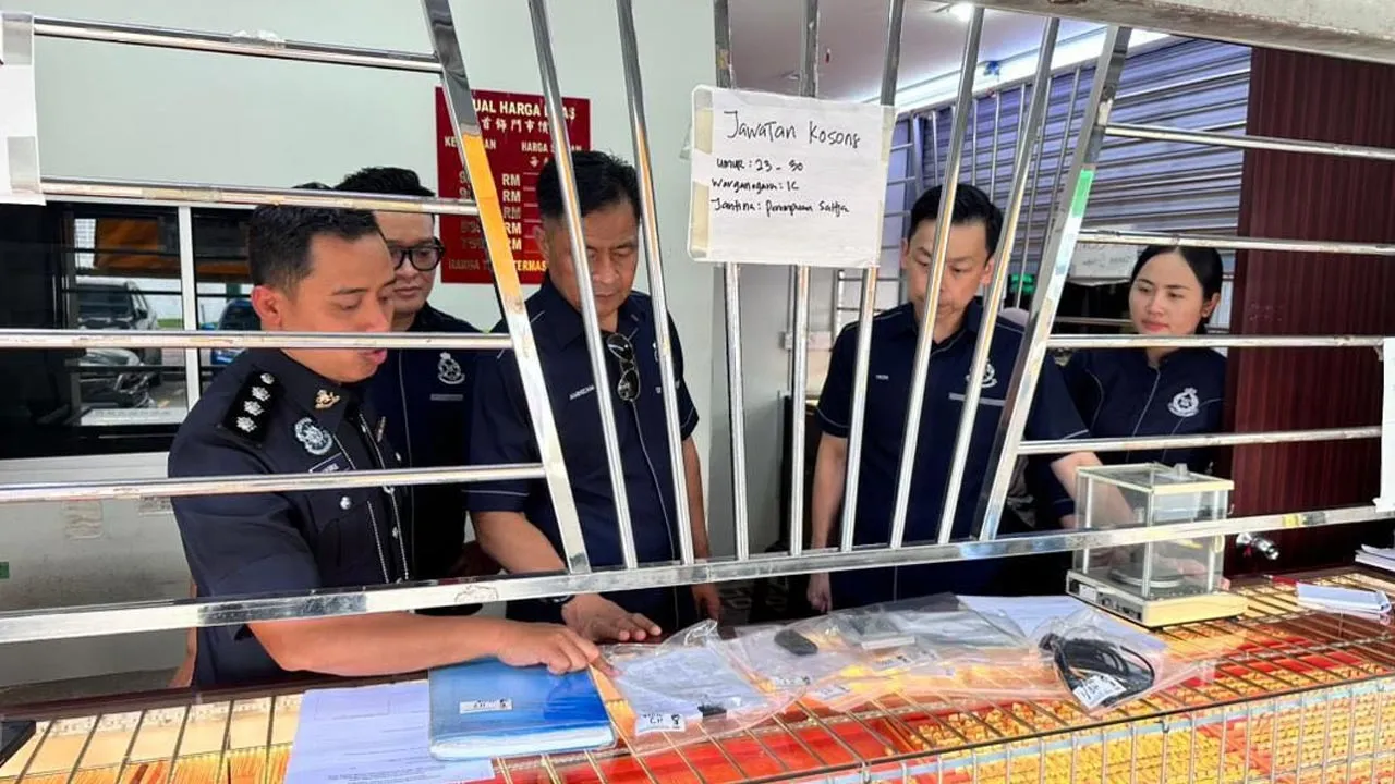 KPKT raids illegal pawnshop premises, seizes goods worth RM45,840