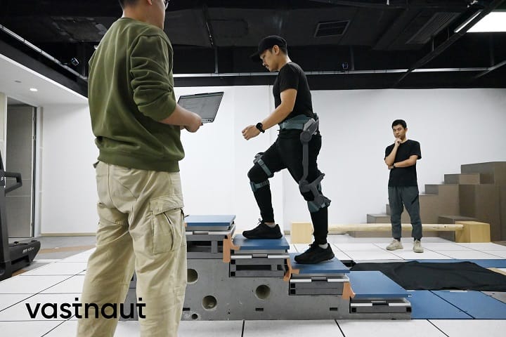 Vastnaut Debuts World’s First AI-Powered 4×4 Exoskeleton for Extreme Terrain